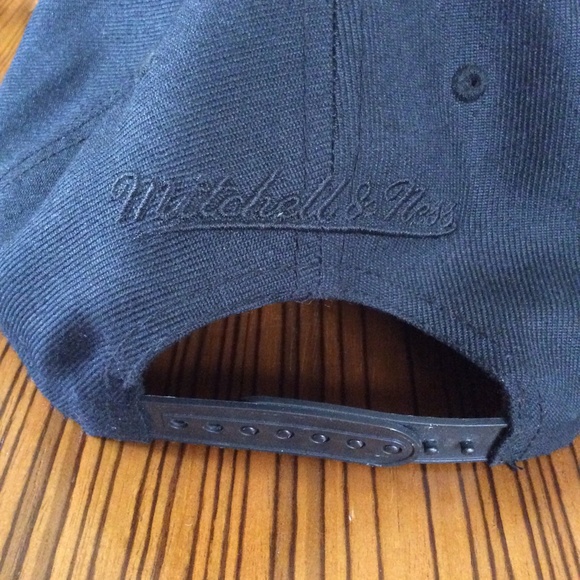 Mitchell & Ness Seen It All Adjustable Snapback Baseball Cap - Picture 3 of 6